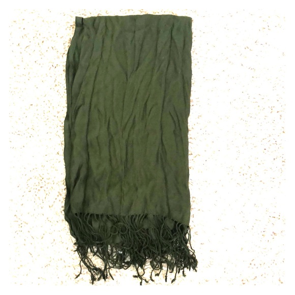 NEVER WORN BEFORE! Forest green scarf! - Picture 1 of 1